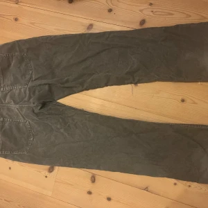 Gråa jeans - Bra skick, knappt använda
