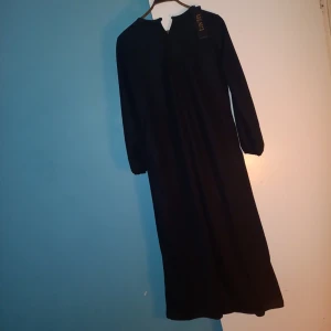 Svart maxi klänning - Svart maxi klänning för 250 kr