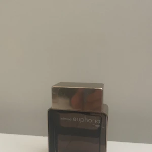 Euphoria Calvin Klein parfym  - Säljer min Intense Calvin klein parfym,  Väldigt bra parfym, passar till alla tillfälle. 10/10 Skick Kan också byta 