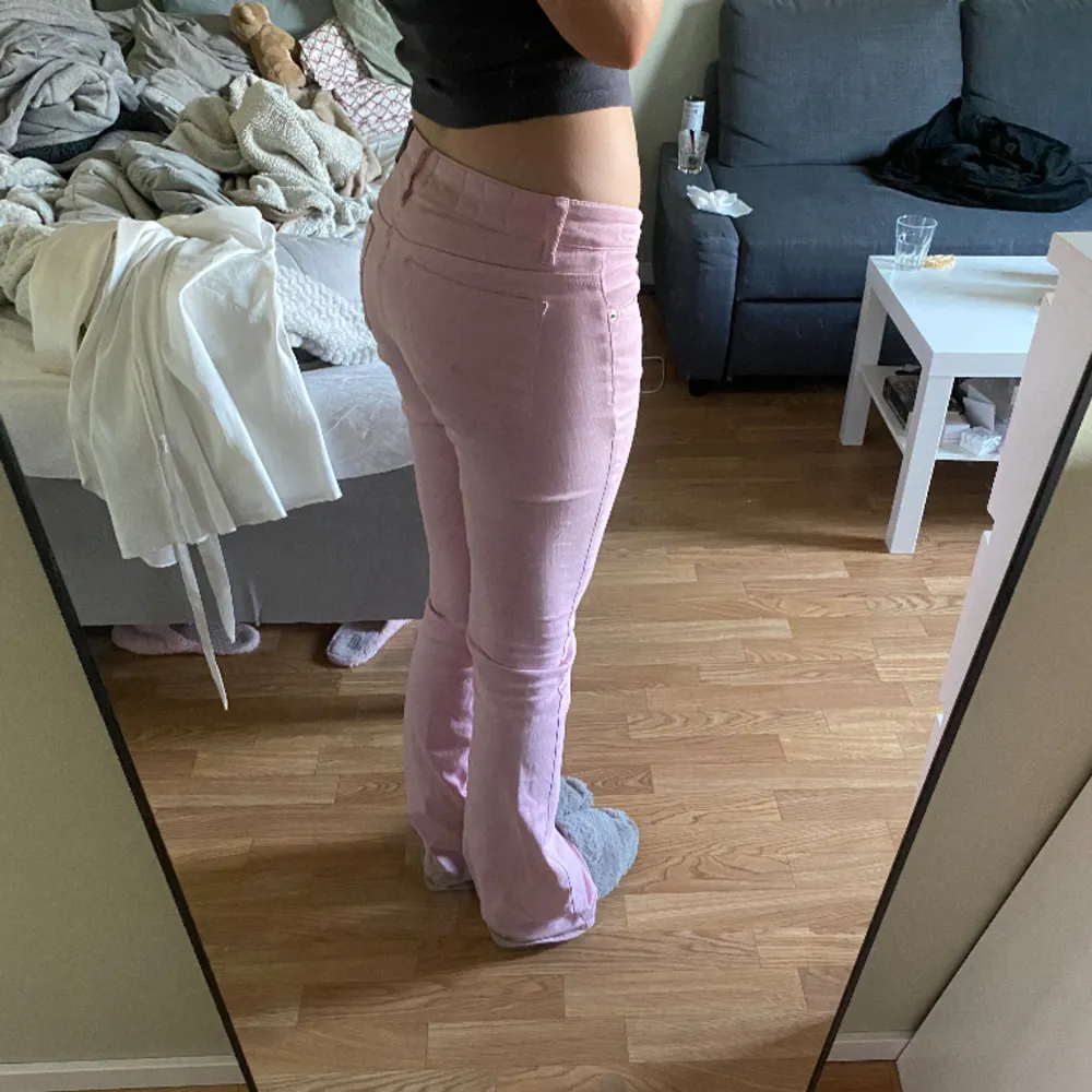 INTRESSEKOLL!!funderar på att sälja mina favvvvvo jeans💓💓💓passar mig som är ca170 helt perfekt! Vill se vad folk är villiga att betala☺️💓. Jeans & Byxor.