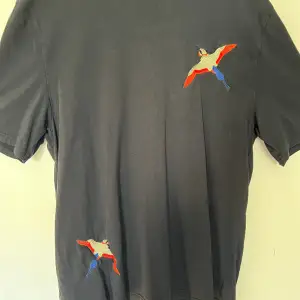 Axel arigato T-shirt i fint skick säljes då den inte används mer