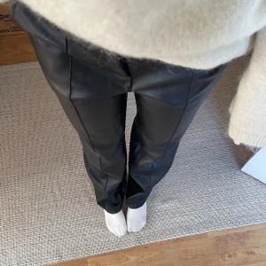 Skinnbyxor - Skinnbyxor från NA-KD i storlek 36. Jag är 169cm 💘