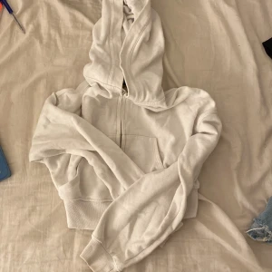 Hoodie  - Tryck gärna på köp nu 