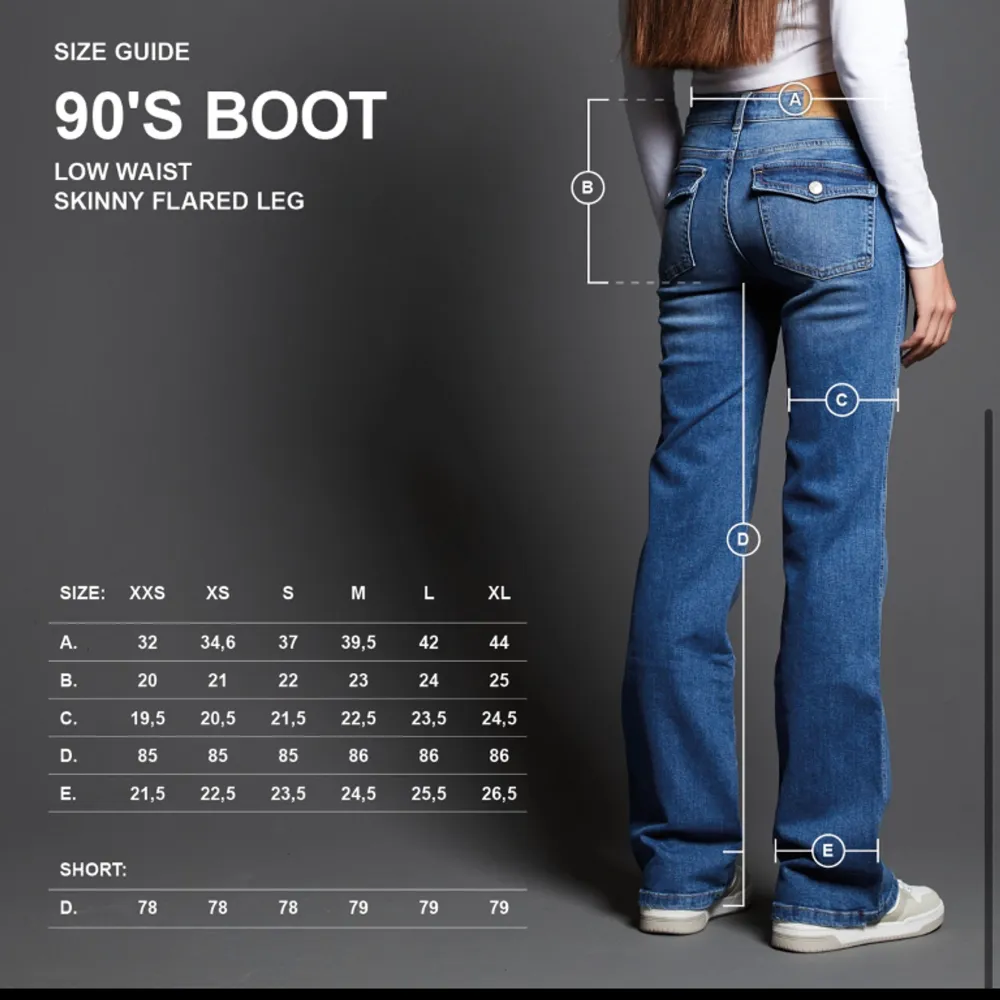 FRI FRAKT Low waisted populära lager 157 jeans modell 90s boots🩵 i strl xs, full lenght 😊 köpte för 400 kr för nån månad sen 😊 endast använd nån gång (kolla bifogad bild för mått)  fast pris. Jeans & Byxor.