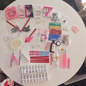 Nagelsaker - Nagel produkter, allt helt nytt och oanvänt. Skriv privat för mer info, bilder och priser🥰 OLIKA PRISER OCH PAKETPRIS SOM GÄLLER!! !!SÄLJER INTE ALLT FÖR 100KR!!