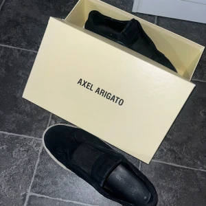 Arigato storlek 43 - Använd skick kan diskutera pris!