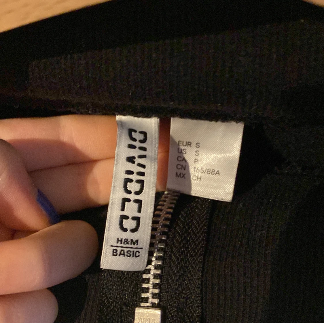 Svart tjock tröja med dragkedja  - 91