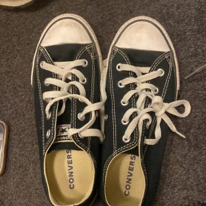 Converse - Super fina convere i storlek 35. Skorna är använda några gånger. Pris 300kr