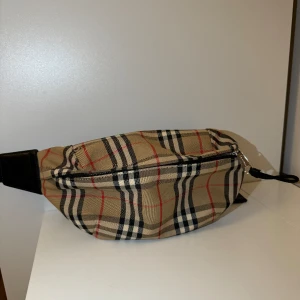 Burberry Vintage Check Beltbag - Säljer nu min burberry  bag. Den är aldrig använd, därför i samma skick som när jag köpte den. Nypris ca 8000kr mitt pris 3999kr finns kvitto