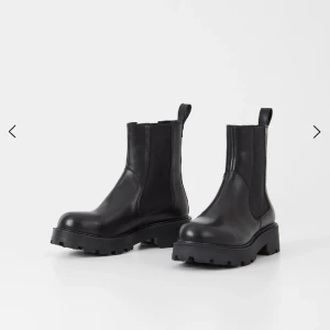 Stövletter  - Säljer dessa stövletter från vagabond då de inte kommer till användning. De köptes i julas och har aldrig använts. Storlek 39. Länk till stövletterna:   https://www.vagabond.com/se/cosmo-2-0-5459-301-20/