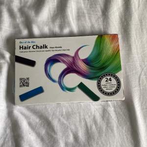 En helt ny och oanvänd paket med hårkritor, kul och enkelt sätt att färja håret och sen tvättas färgen bort