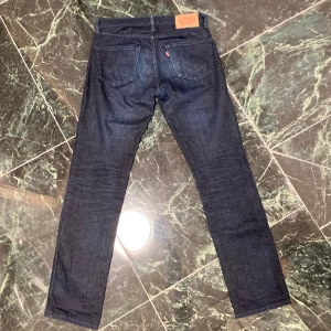 Levis 511 - Snygga Levi’s 511 i W30/L32 i Grymt skick (8,5/10) Nypris 1100kr vårt pris 199kr‼️ skriv vid intresse eller frågor 😀