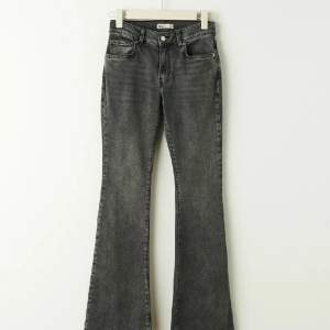 Gråa lowwaist jeans från Gina Tricot i storlek 36. Knappt använda❤️‍🔥