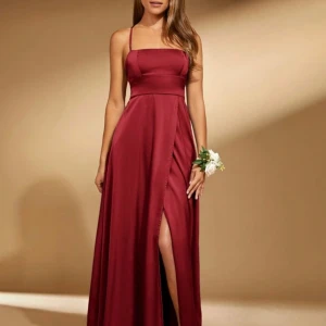 Balklänning - Klänning som passar perfekt inför balen. Förvånansvärt bra kvalitet för att vara från SHEIN, lyxigt material. Aldrig använt. 