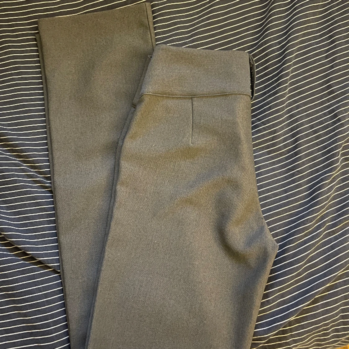 Lågmidjade kostymbyxor  - 90