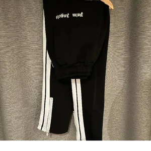 Palm angels byxor - Skriv för frågor.