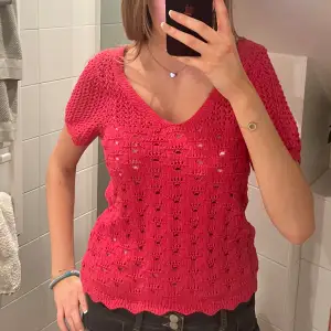 Superfin rosa tröja från ONLY st S, använd ett fåtal gånger så den är i bra skick💞skriv om du har mer frågor