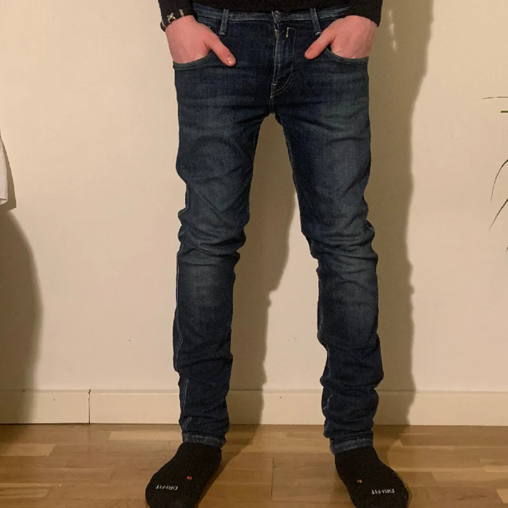 Tja, vi säljer ett par grymma replay anbass i storlek 30. De har knappt kommit till användning och är riktigt fräscha. Dm om ni vill ha mer info och bilder. . Jeans & Byxor.