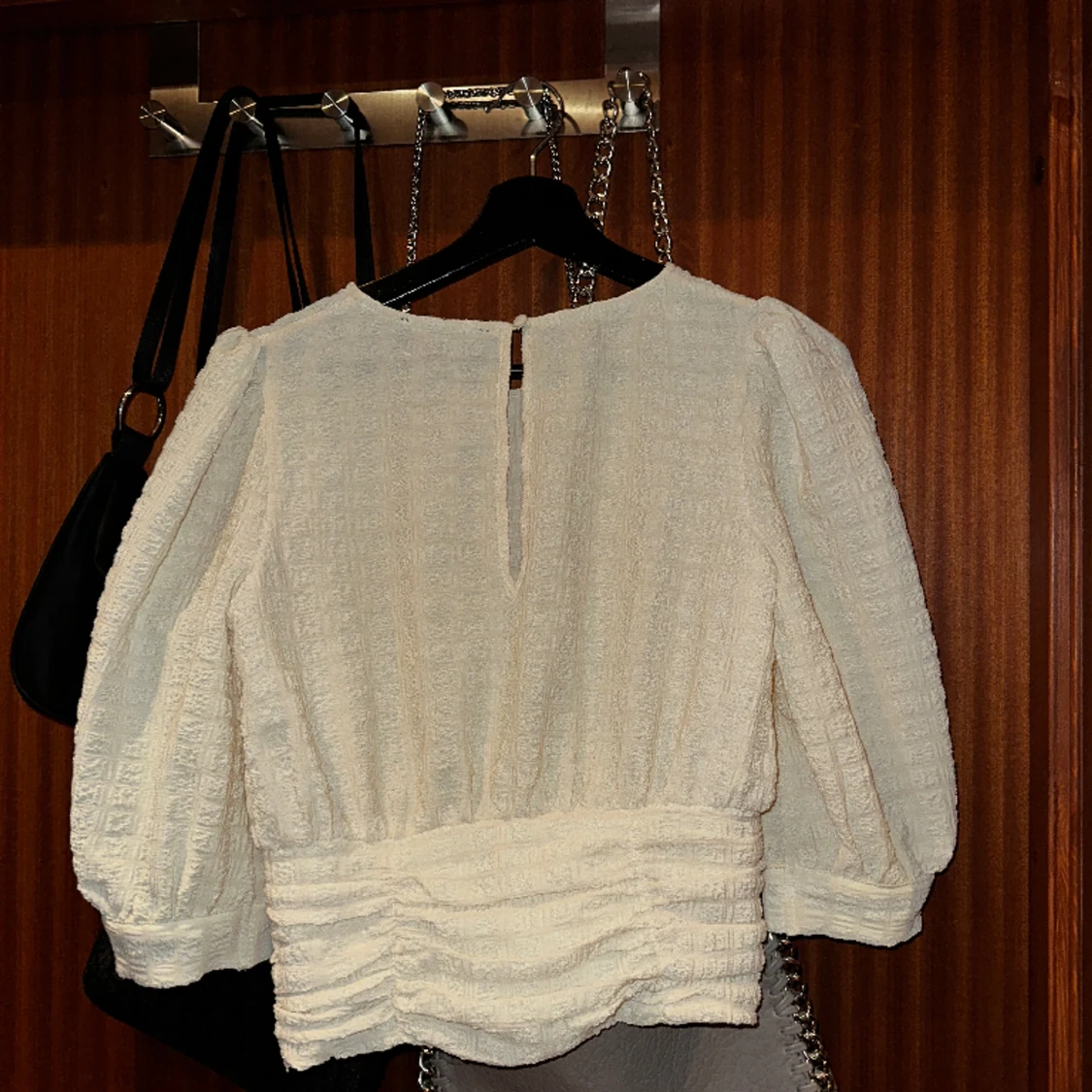 Vit/beige blus från BikBok - 90