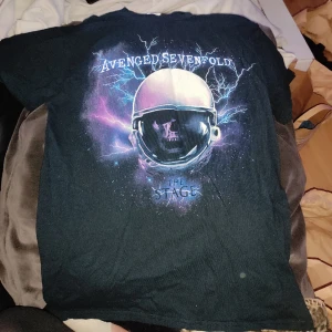 Merch T-shirt  - Avenged sevenfold world tour 2017, The Stage. Nypris 350-400kr