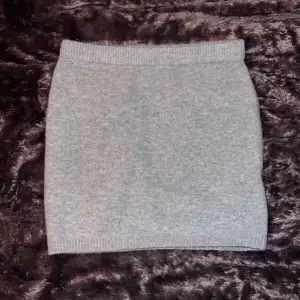 En kort grå kjol från BikBok♥️ Storlek:S♥️ ♥️♥️♥️
