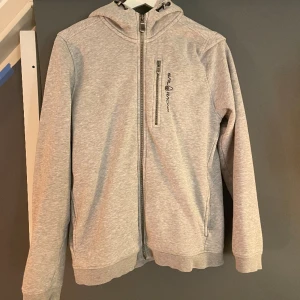 Sail racing hoddie - Fin näst intill oanvänd sailracing hoddie I storlek 176(S) pris kan diskuteras 