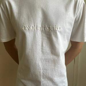 Säljer nu min Axel Arigato t-shirt i storlek small. Kanon skick, använd ett fåtal gånger och bara tvättad 1 gång. Nypris ca 1100 kr. Mitt pris 350 kr