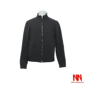 Orlebar Brown tröja  - Zipup tröja Orlebar Brown Skick: 9/10, begagnad men inga tecken på användning. Strl: S/M. Kontakta oss gärna för frågor och fler bilder samt kolla in vår sida för fler plagg!