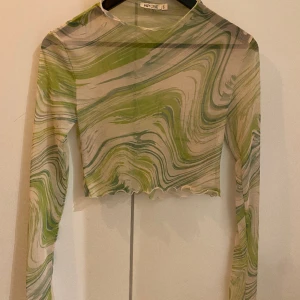 Topp - Grön mesh topp från Nelly