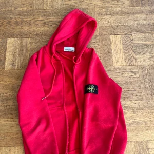 Stone Island Zip - En fin Stone Island Zip hoodie i fint skick För liten för mig