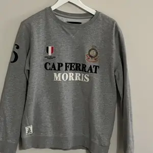 En riktigt schysst Morris tröja~ Storlek M~ Skick: 8,5/10~ Nypris: 1399kr~ Hör av er vid frågor😃