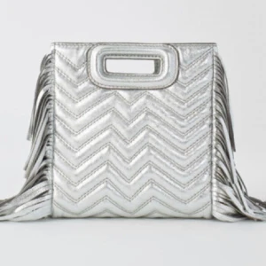 maje väska  - säljer min FINASTE limited edition maje väska, så fin! den är i ganska använt skick men inga defekter man ser tydligt☀️☀️