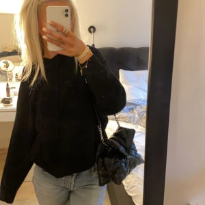 Stickad tröja  - Jätte fin stickad tröja från lindex med luva. Nyskick💞