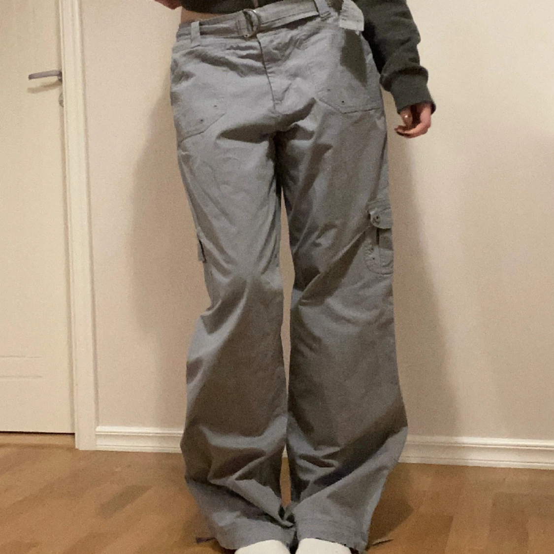 Gråa cargobyxor 