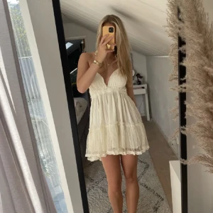 Söt klänning - Säljer då den inte kommer till användning 