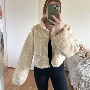 Teddy jacka! - Från ginatricot  Strl medium  Så fin!