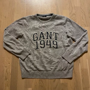 Gant tröja - Grå gant tröja i fint skick,säljer då jag vuxit ur.