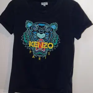 Säljer mina kenzo T-shirts eftersom jag inte använder de längre. Använt endast fåtal gånger. 