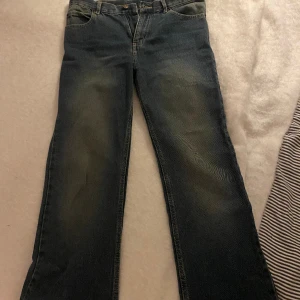 Bootcut jeans  - Säljer mina bootcut jeans pågrund av att de var för små för mig, jag är 172 cm och de var lite korta på mig. Kom privat för fler bilder eller frågor!💕