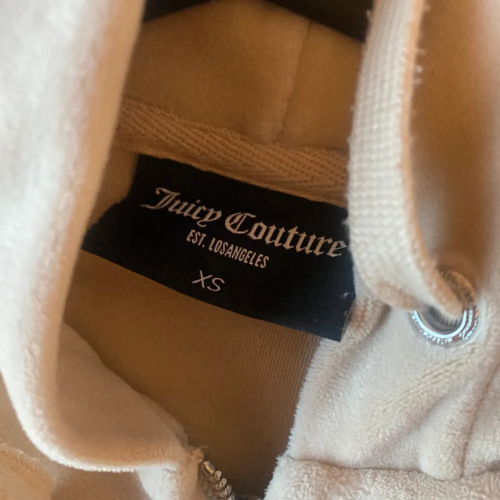Säljer denna tröja för att den inte kommer till användning 😍💞❤️ Den är i bra skick och är i storlek Xs💞❤️ Men passar också Xxs☘️👍🏻Säljer för 600 kr men pris kan såklart diskuteras😍💞👍🏻☘️❤️. Tröjor & Koftor.