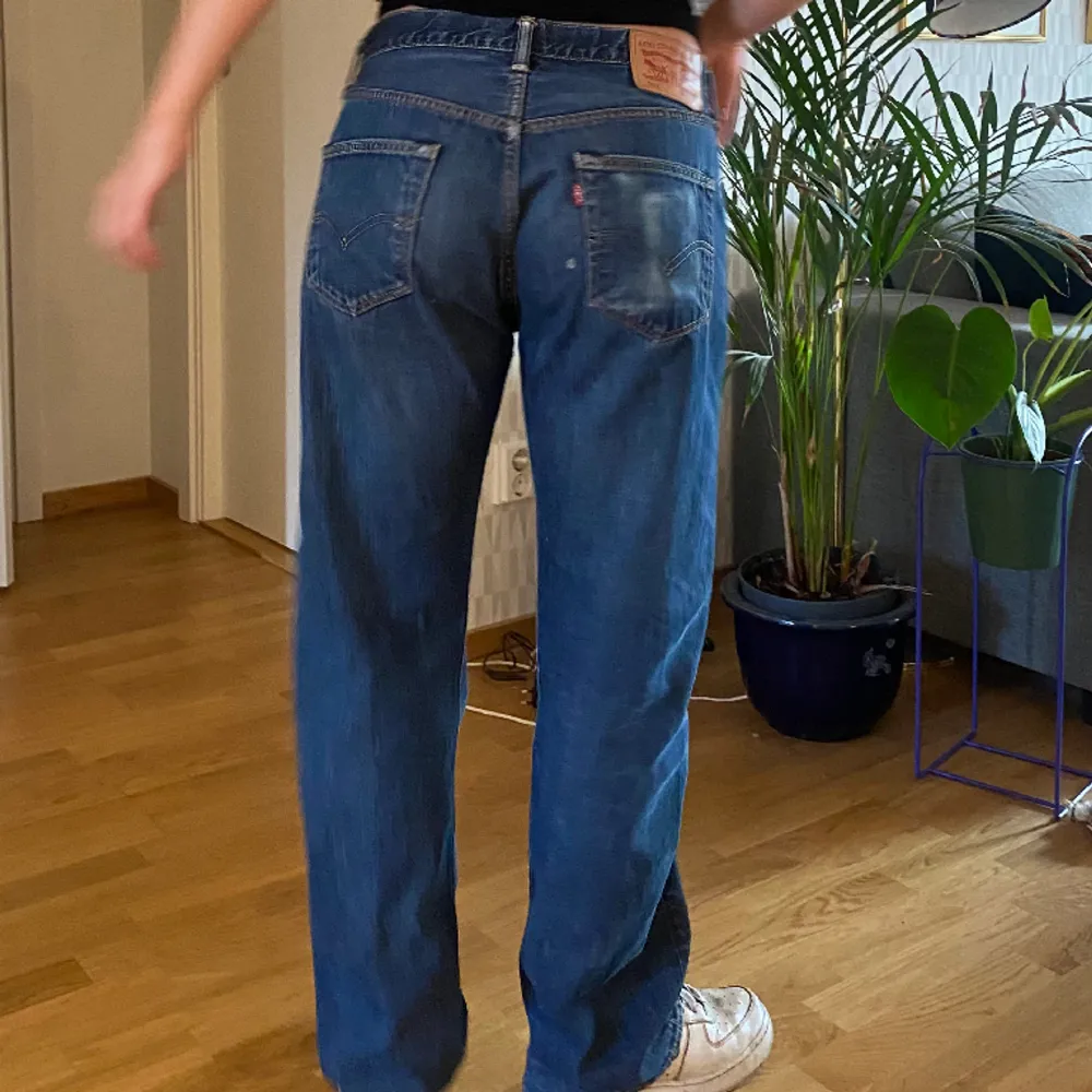 Snyggaste Levis jeansen från en fin vintagebutik i Barcelona. Skriv till mig för mått eller andra frågor! . Jeans & Byxor.