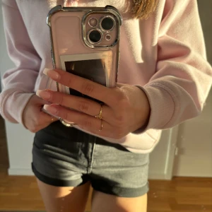 Shorts  - Super fina svarta shorts som säljs pga att de inte kommer till användning länge❤️