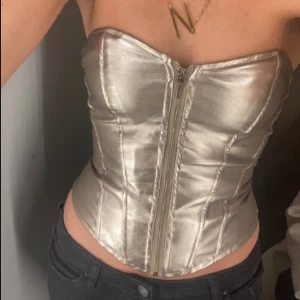 Topp - Super snygg topp!!