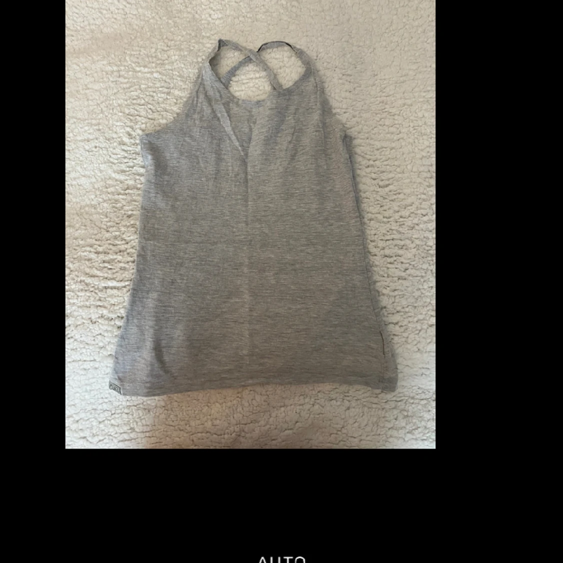 Grått linne med kryssad rygg