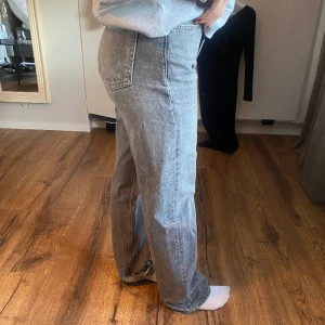 Gråa jeans - Supersköna highwaist-jeans från Gina tricot.🥰