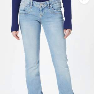 Ljusblå jeans från ltb som tyvärr satt lite för stort på mig i midjan än vad jag ville ha därav säljer jag dom. Dom e nästan oanvända så som nya i princip, skriv om du har fler frågor osv💓💓
