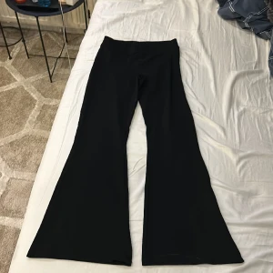 Tights  - Tights från Ginatricot. Jag är 164 och dem är bra i längden på benen. Frakten betalar köparen själv 