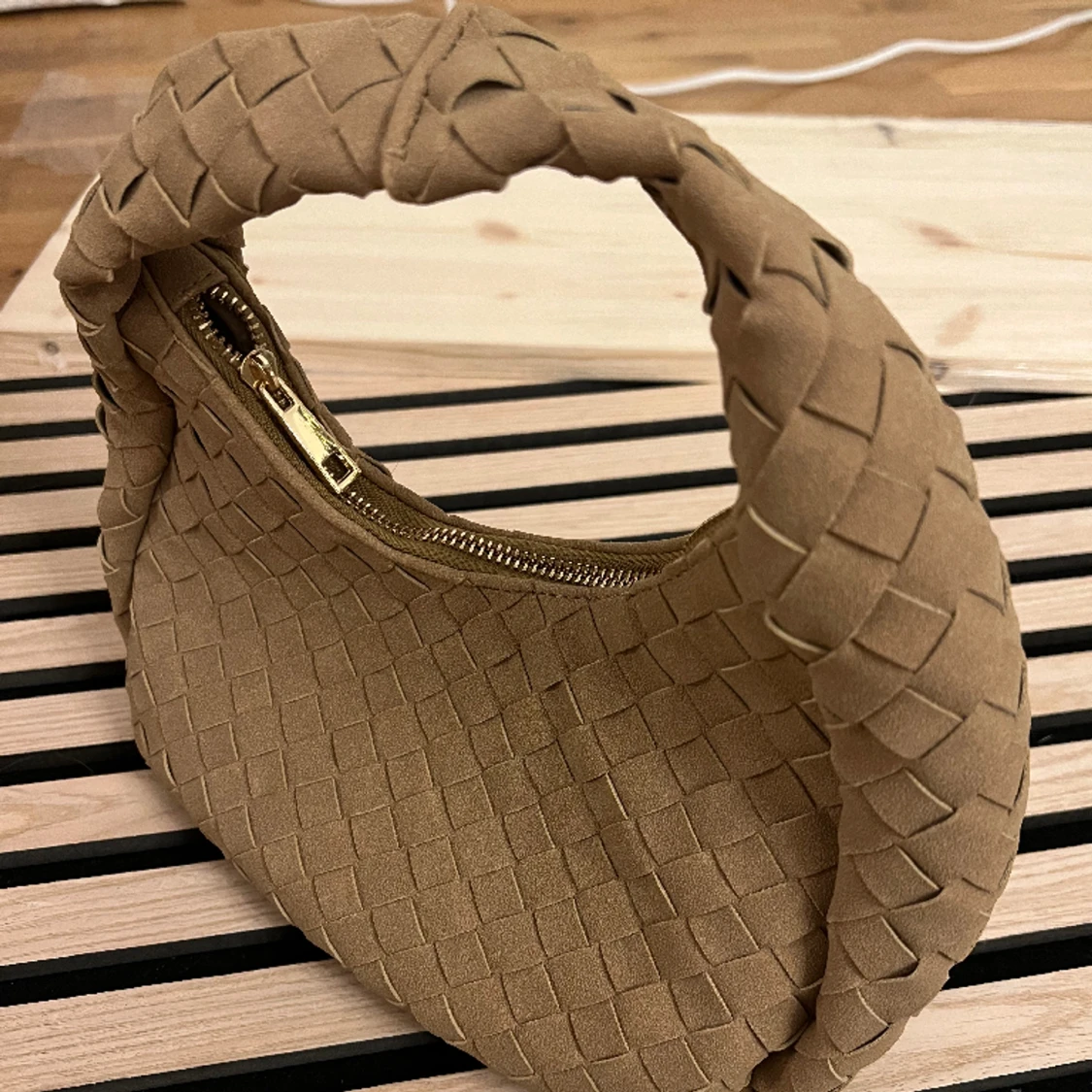 Beige flätad väska  - 90