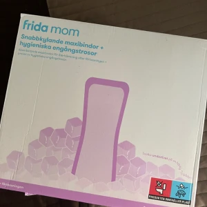 Frida mom - Pågrund av akut kjesarsnitt har jag dom här hemma liggandet har 4 styckna. Säljer för 150:- styck  Förpackningen innehåller 8 st snabbkylande maxibindor och 2 st av hygieniska engångstrosor.
