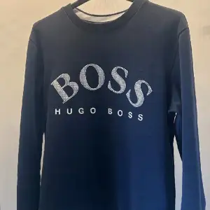 Hejsan! Säljer nu min fina äkta Hugo boss tröja för endast 599kr! 9/10 skick😊